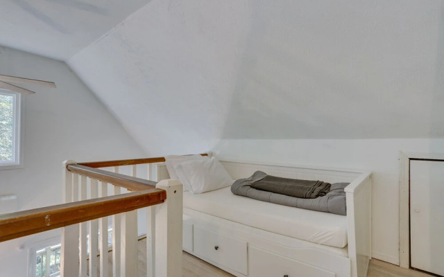 Modern Poconos Chalet w/ Private Hot Tub, Fire Pit