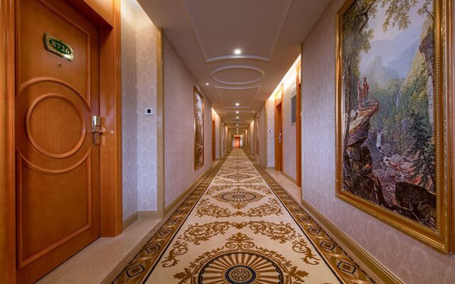 Vienna Hotel Shenzhen Bulong Road