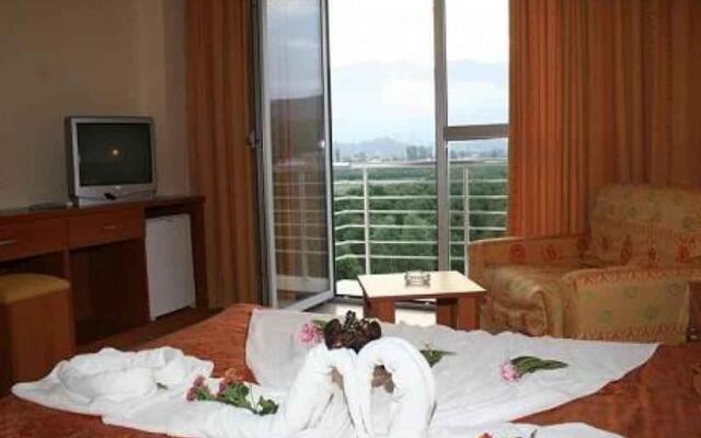 Aura Resort