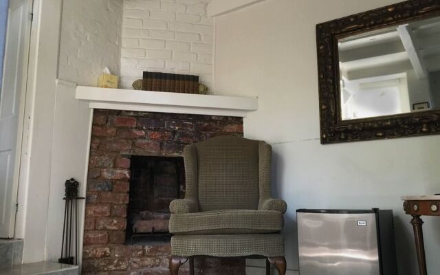 Lafitte Hotel & Bar