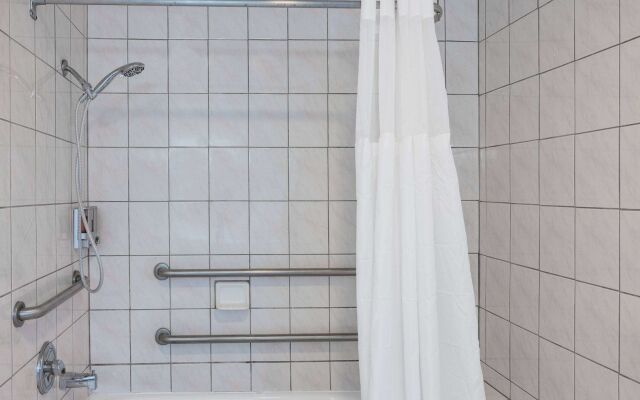 Oceanside Inn & Suites, a Days Inn by Wyndham