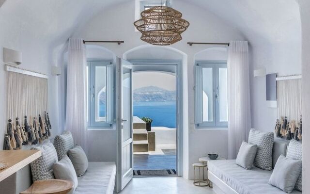 3 Caves by Caldera Houses