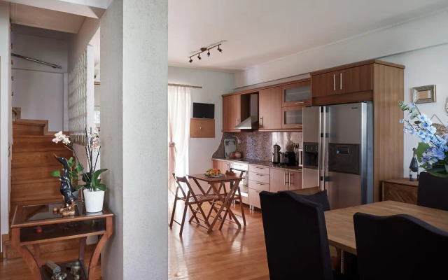 Evi's Voula Home