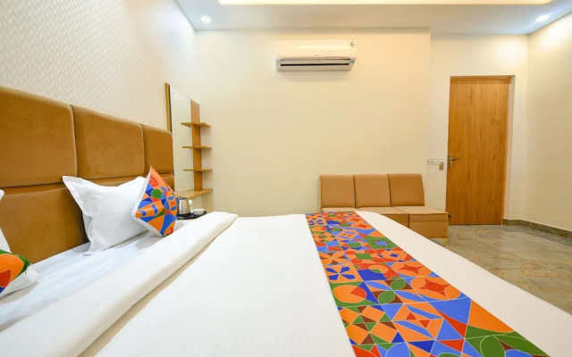 Fabhotel Flying Kiwi