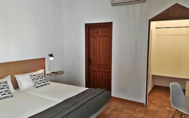 Frenteabastos Hostel & Suites