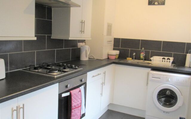 Spacious Apartment Heaton