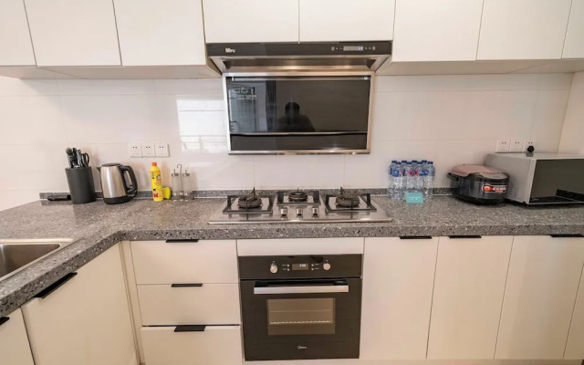 Tyms Bright 2BR 1BA Apt Xuhui Center