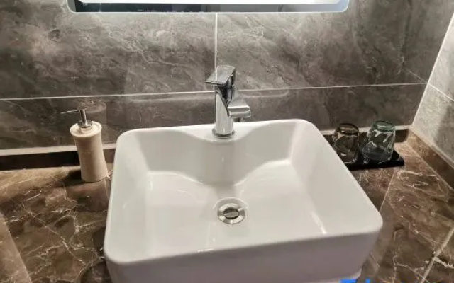 TRUE GO Hotel X (Beijing Guomao Sihui Subway Station)