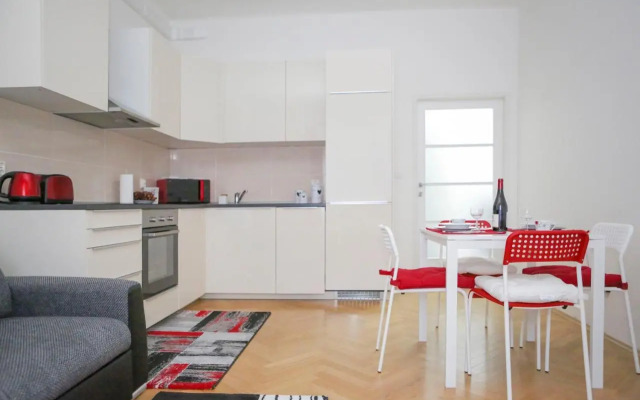 Stylish Apartment A Few Steps From Metro