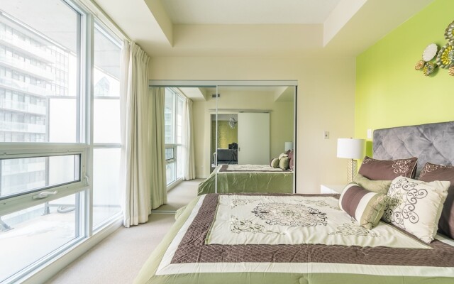 GLOBALSTAY. Maple Leaf Square
