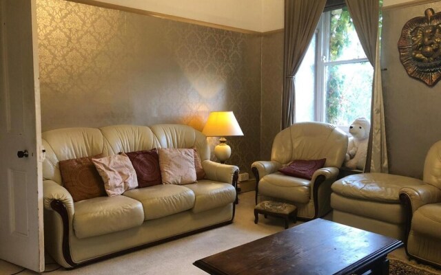 Beautiful 2BD Flat Outstanding Views Near Bath