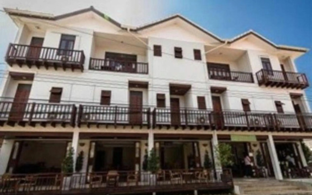 Sri Chiangkhan Hotel