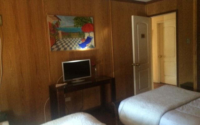 Stay at Confortable Scandinavia Hotel Bb