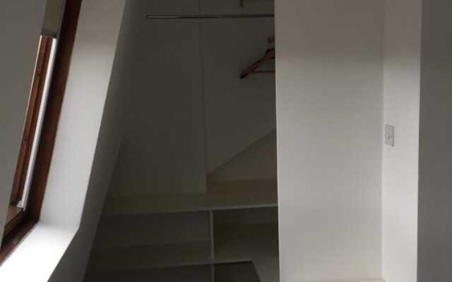 Impeccable 1-bed Apartment in Putney Village