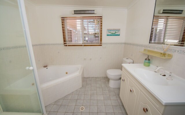 Bluey's Beach House - Fingal Bay