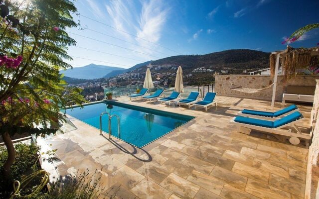 Villa Swan by Akdenizvillam