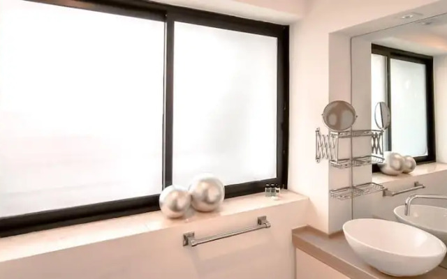 Rupin Nacre in Tel Aviv-yafo