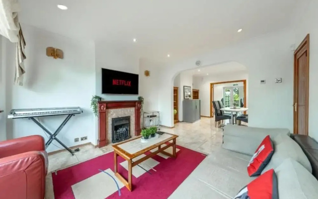 Tranquil and Lovely 5 bed House in Barnet