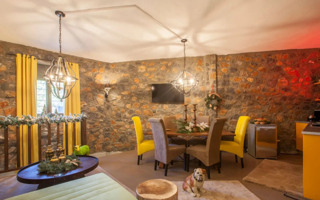 Rock Dandy Mountain House