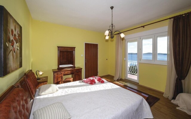 Amazing Home in Brodarica With Wifi and 3 Bedrooms