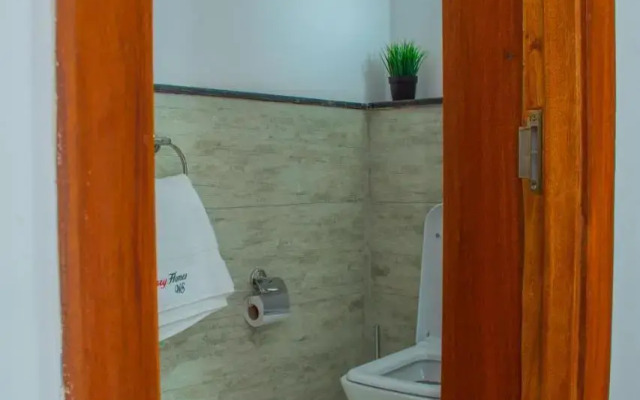 LUXE, ELEGANT 1BR IN KILIMANI STRONG WIFI With pool