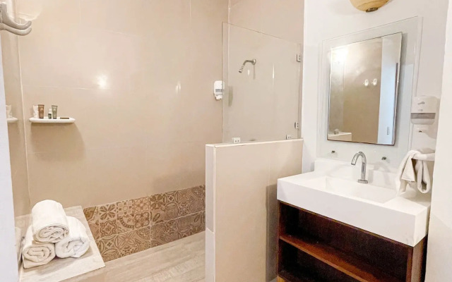 Cocoplum Beach Hotel