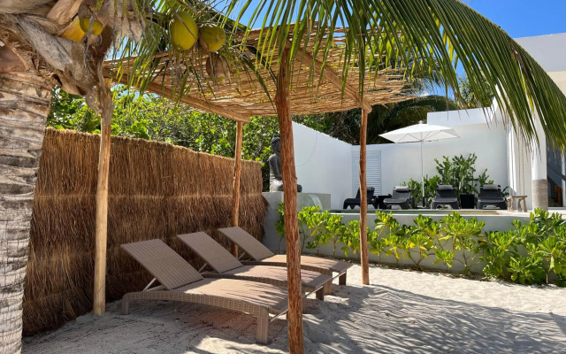 Casa en primera linea de playa con alberca