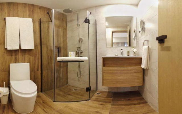 Regatta Living Condos