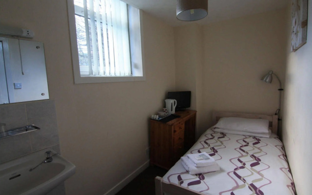 The Hampton Court Guesthouse
