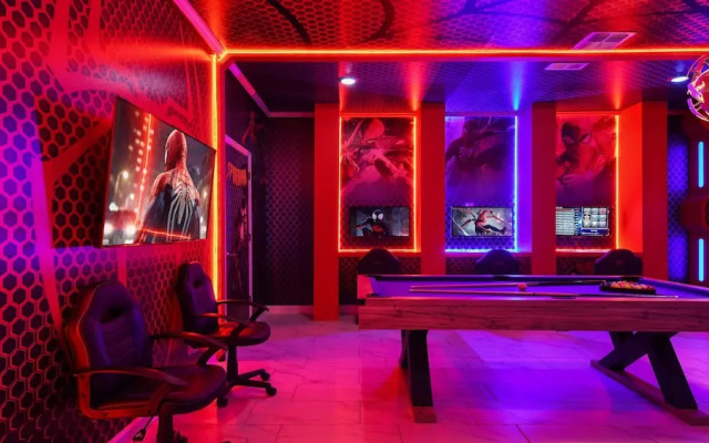 Themed Rooms & Pool in Storey Lake Resort