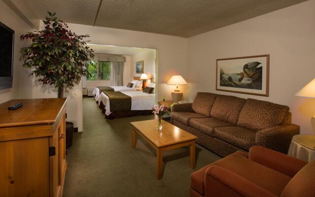 Coast Inn at Lake Hood