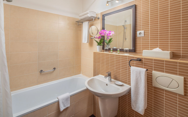 Escala Hotel & Suites