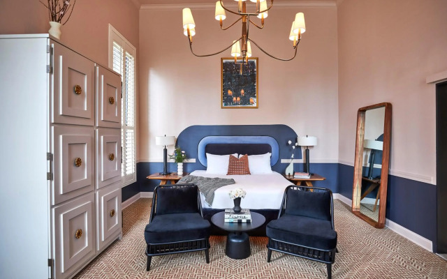 The Oliver Hotel