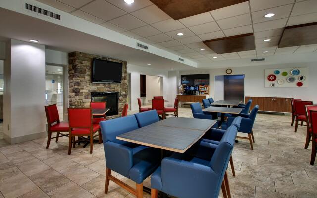 Holiday Inn Express & Suites Waukegan by IHG