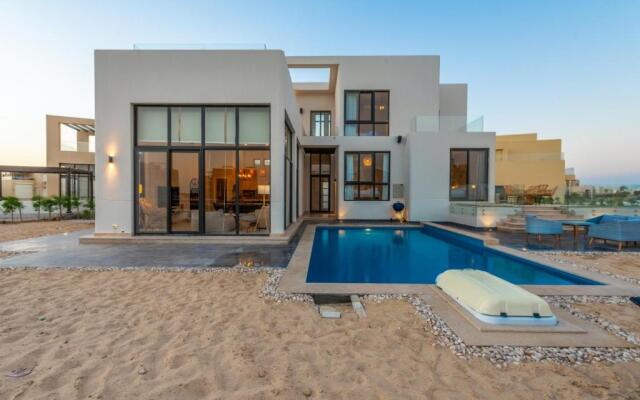 Long Island Gouna 5BR Tawila Beach House & Pool