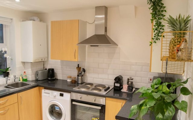 Charming 1 Bedroom Flat With Patio In Hackney