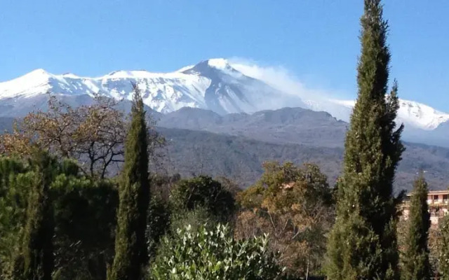 Acireale Tra l'Etna e il Mare