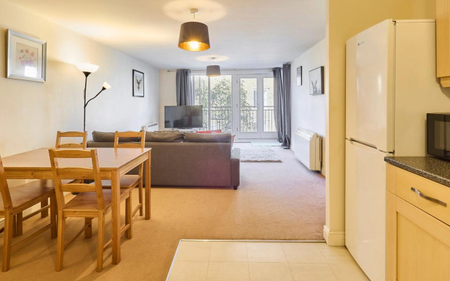 Bingley Court - Open plan apartment near Canterbury East Station