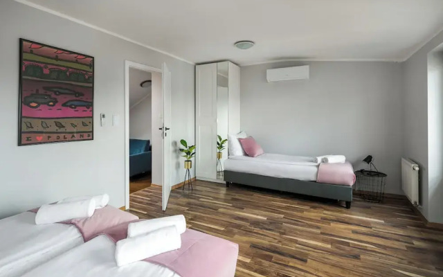 Corner House Residence