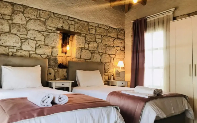 Alacati Cona Otel