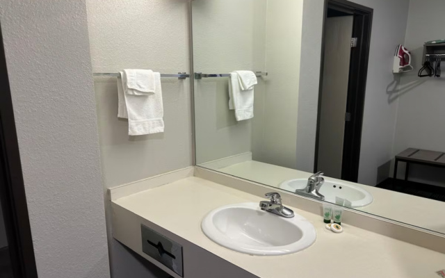 AmericInn by Wyndham Saint Ignace Lakefront