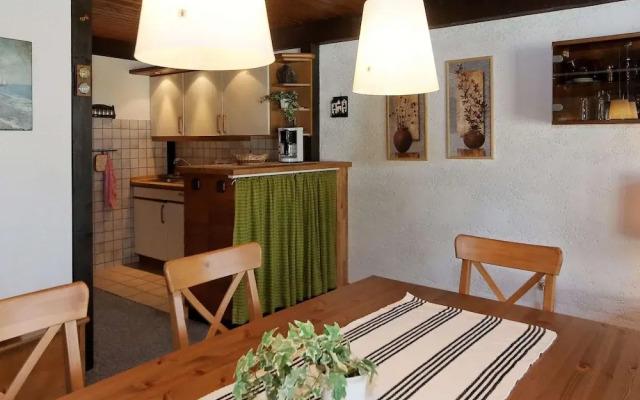 Wooden Chalet with Terrace near Swimming Lake