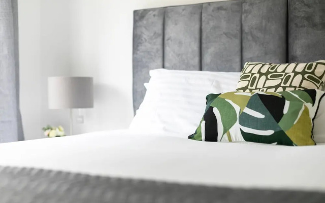 Skyvillion -vineyard Court- Enfield 1-bed Wgarden