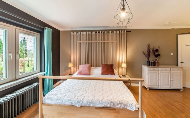 Beautiful Group House With Large Garden