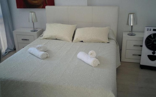 Jacaranda Apartments & Studios