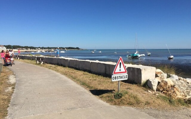 Studio in Rivedoux-plage, With Pool Access, Enclosed Garden and Wifi -