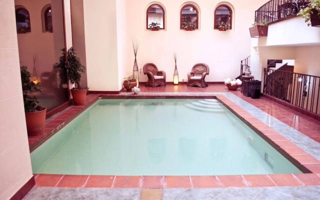 Gardi Hotel & Suites