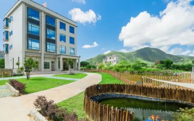 The Sea with Breeze – Outside – Huizhou
