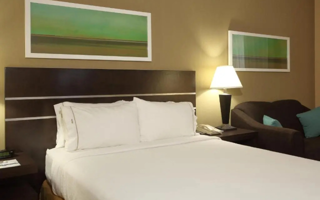 Holiday Inn Express & Suites - Vernon by IHG