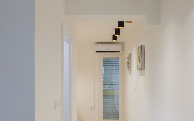 Enticing Holiday Home In Split Near Sea Beach